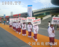 ���p���r(n��ng)���W(w��ng)��΢Ц������ǰ��