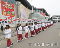 ���R�Ĳ�����չʾ���r(n��ng)����(zh��n)ʿ�Ą���(qi��ng)�c�Զ�